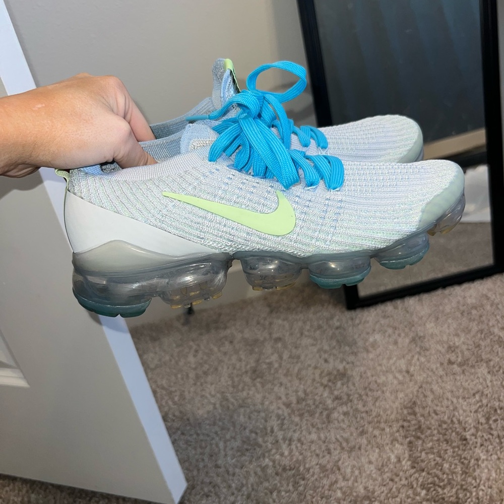 Basically brand new Nike Air Vapor Max 3 - women’s 8.5